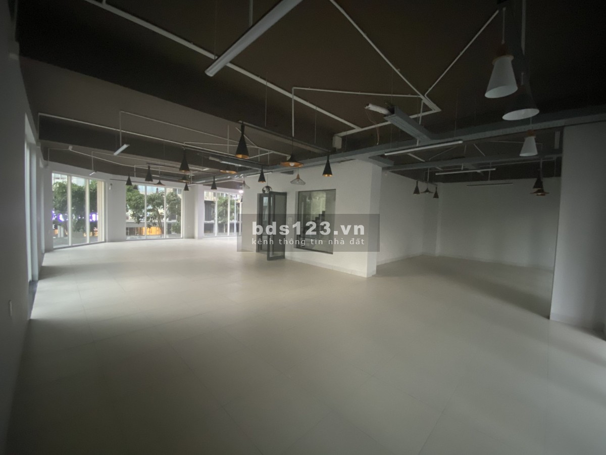 Cho thuê CẶP Shophouse căn góc Saritown đã hoàn thiện máy lạnh âm trần, thang máy. Giá 13,500$