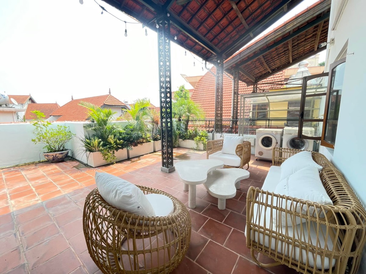 Bán nhà Tô Ngọc Vân Quận Tây Hồ. Dt 120m2, Mt 8m, 5 tầng giá nhỉnh 36 tỷ