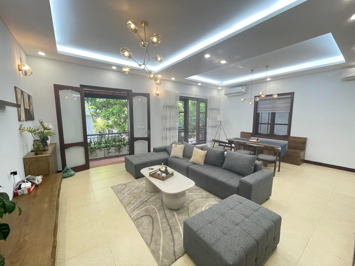 Bán nhà Tô Ngọc Vân Quận Tây Hồ. Dt 120m2, Mt 8m, 5 tầng giá nhỉnh 36 tỷ