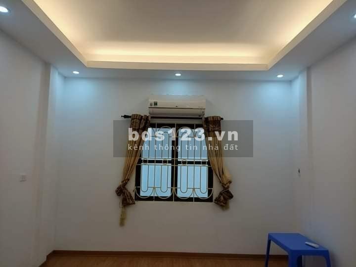 Bán nhà phố Lĩnh Nam, Hoàng Mai 24m x 4 tầng, mặt tiền 3.6m, giá 2.75 tỷ