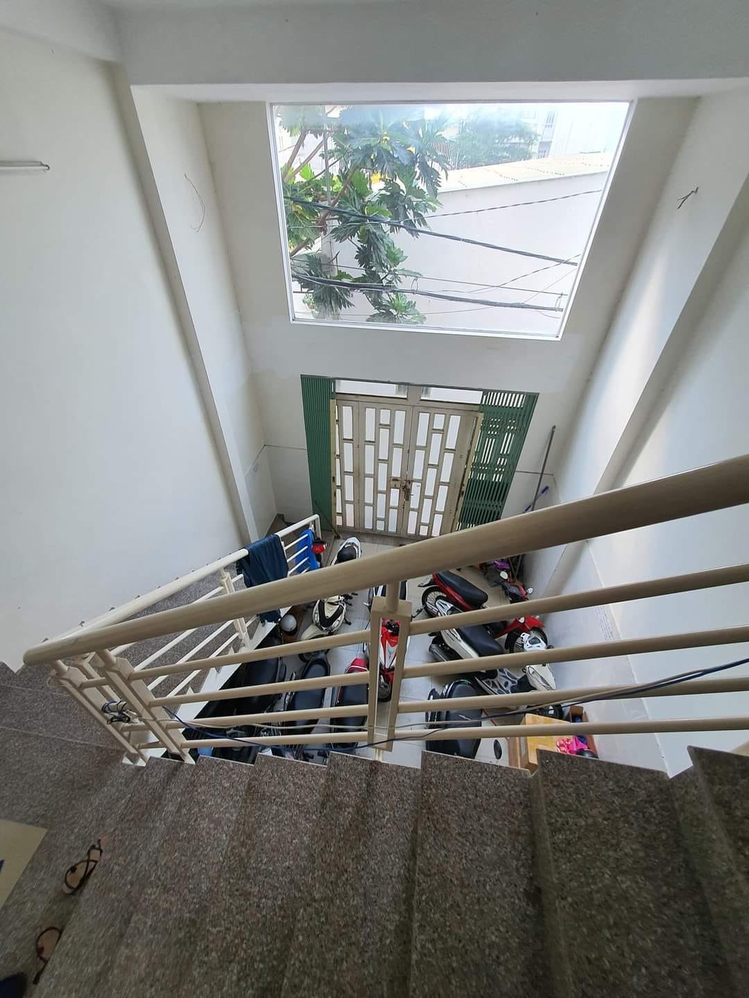 Nhà đường Lưu Chí Hiếu, phường Tây Thạnh Tân Phú, ngang 4.5m x dài 10m x 5 tầng, giá 6.1 tỷ