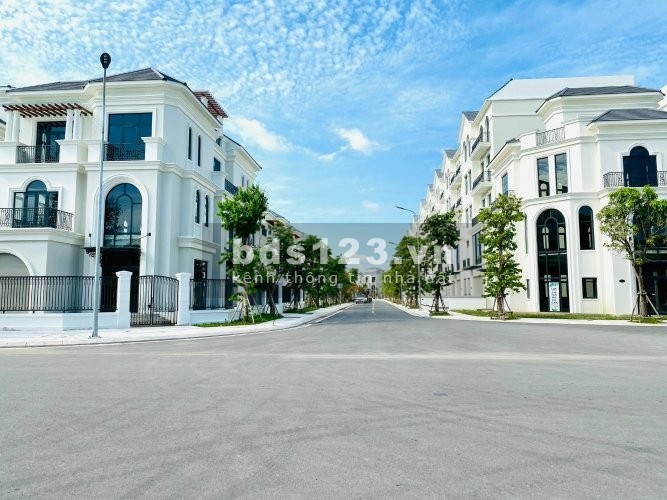 Cần bán gấp biệt thự đơn lập 35 tỷ tại Vinhomes Quận 9, giá tốt, tiện ích đủ