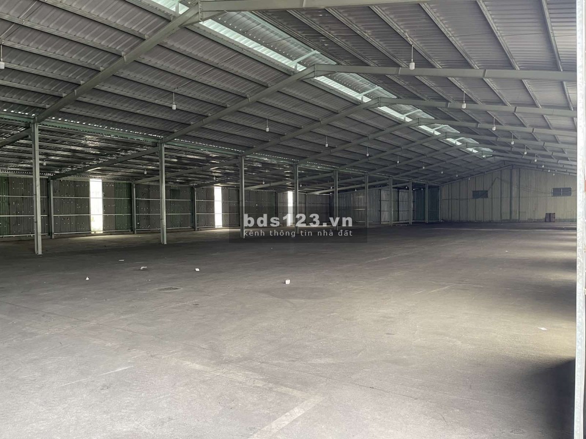 Cho thuê kho xưởng dtsd 2366m2 đường QL1A, Bình Chánh, TP HCM