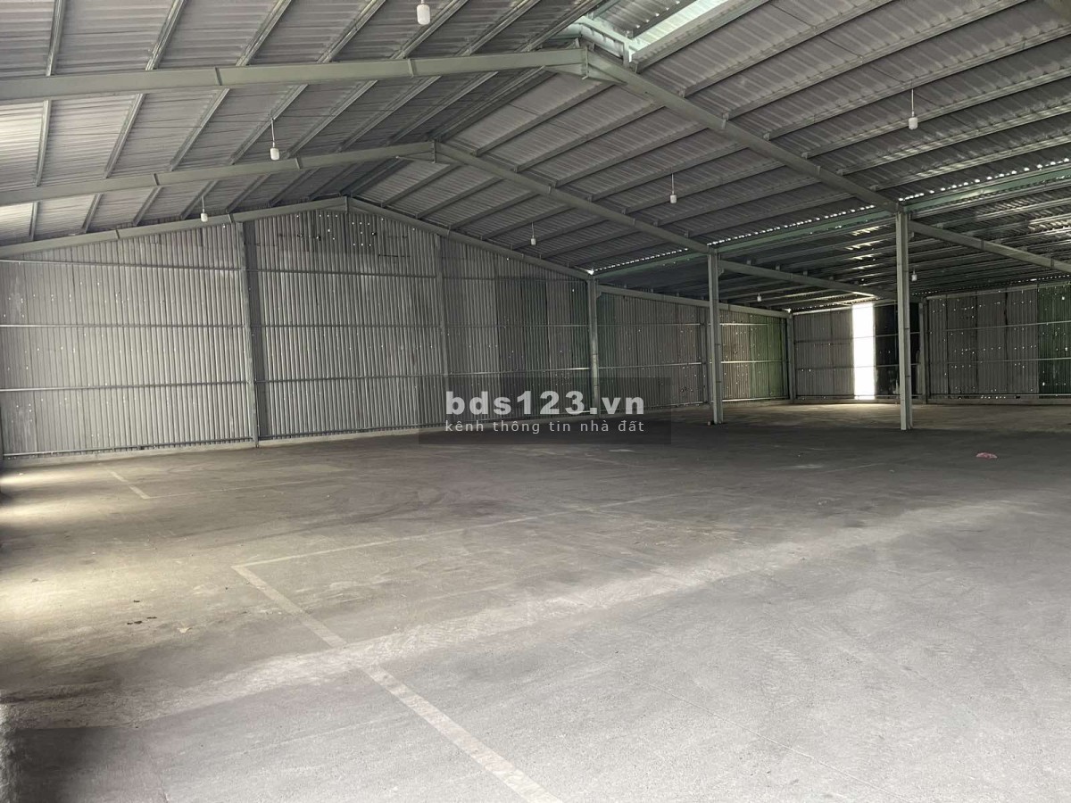 Cho thuê kho xưởng dtsd 2366m2 đường QL1A, Bình Chánh, TP HCM
