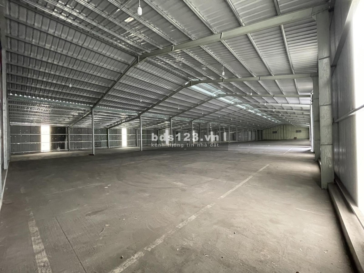 Cho thuê kho xưởng dtsd 2366m2 đường QL1A, Bình Chánh, TP HCM