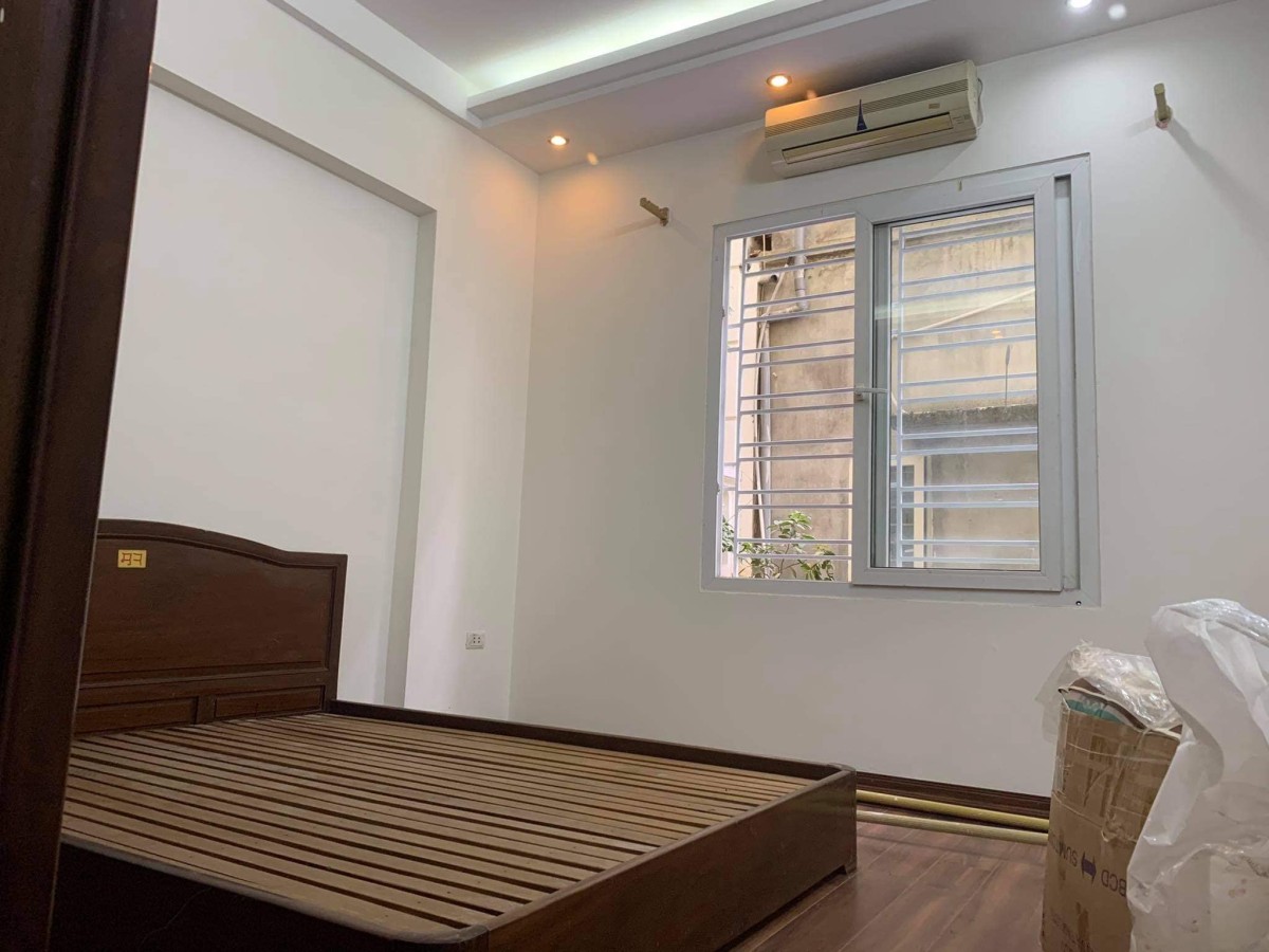 Bán nhà ngay ngã tư Sở tiện ích đầy đủ nhà mặt phố giá ưu tiên, khu an ninh