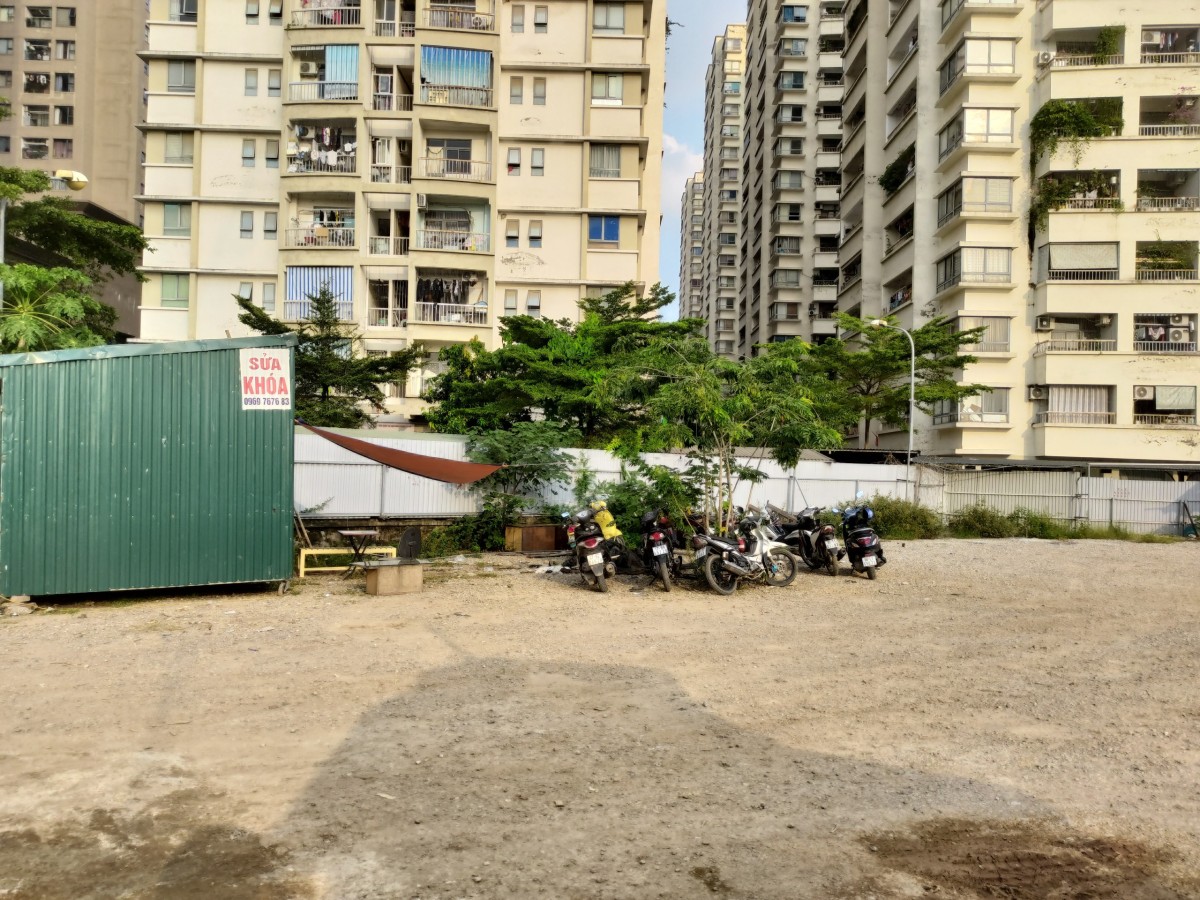 Chính chủ có bãi đất dịch vụ ngay chân chung cư VOV Trung Văn, giá tốt