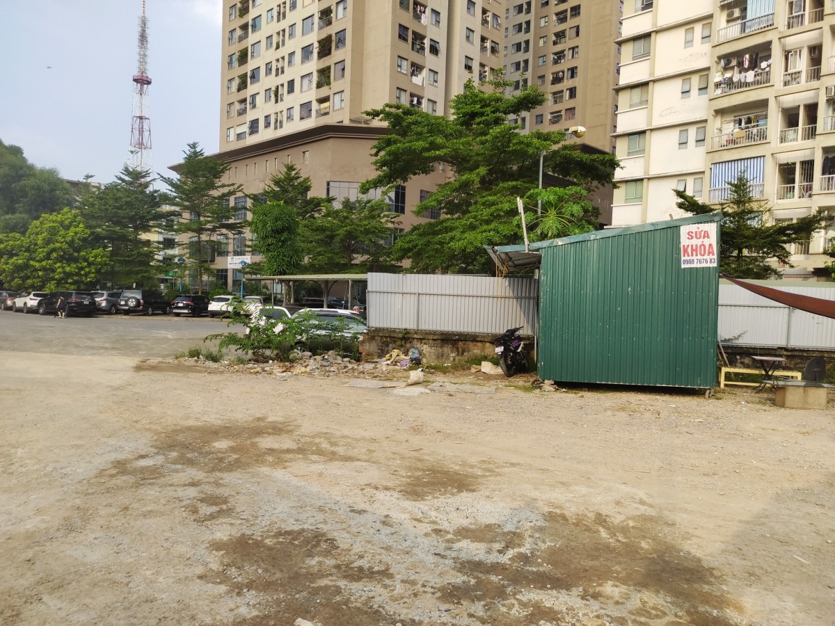 Chính chủ có bãi đất dịch vụ ngay chân chung cư VOV Trung Văn, giá tốt