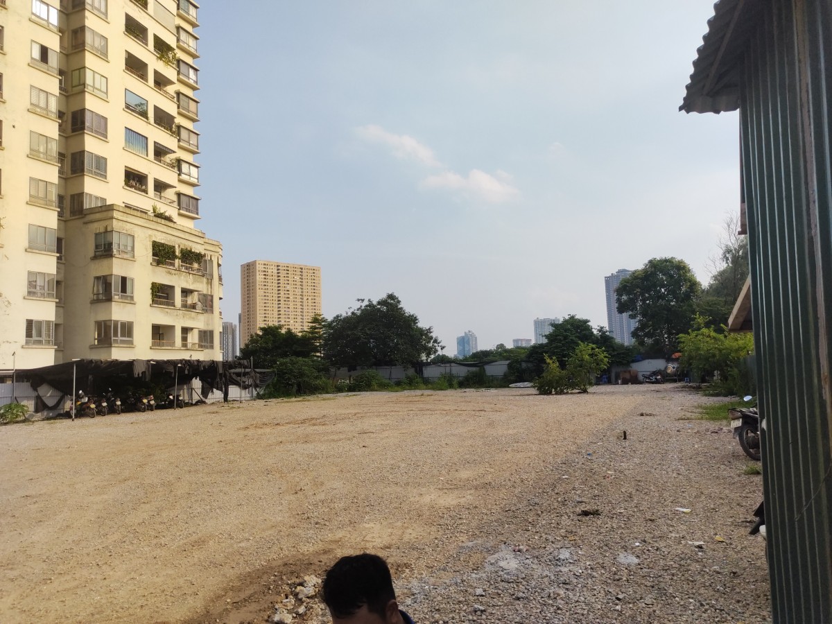Chính chủ có bãi đất dịch vụ ngay chân chung cư VOV Trung Văn, giá tốt