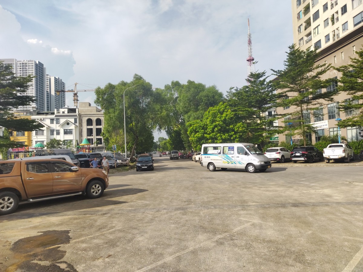 Chính chủ có bãi đất dịch vụ ngay chân chung cư VOV Trung Văn, giá tốt