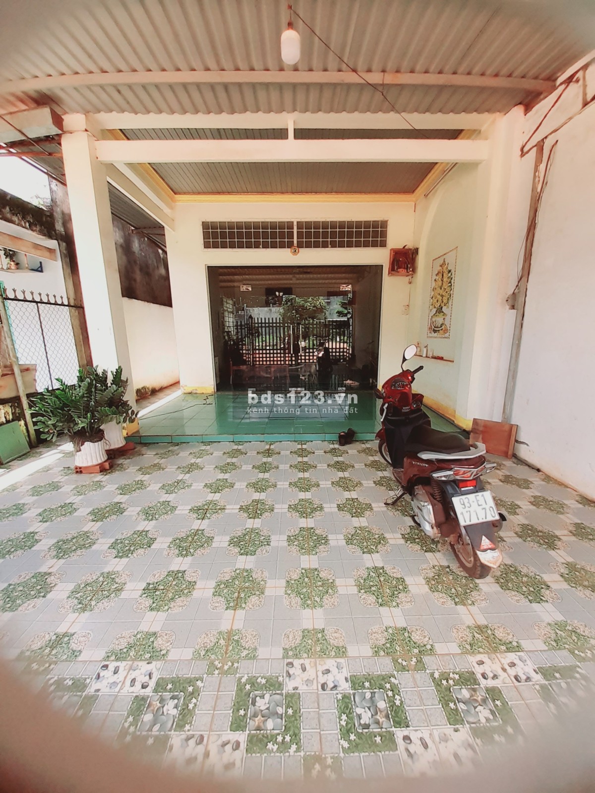 Cần bán gấp nhà đất ở TX Bình Long nằm trong khu dân cư đông