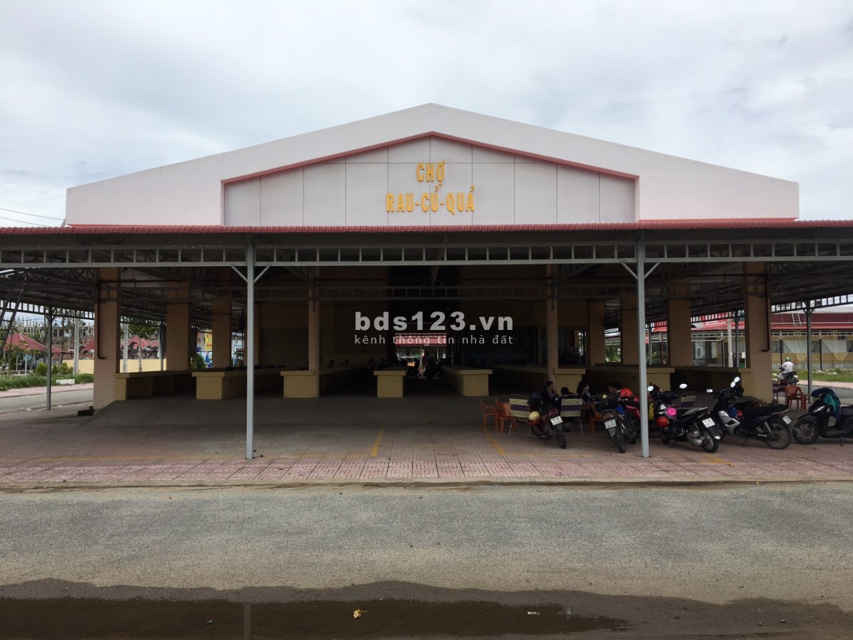 Đất nền mặt tiền chợ trung tâm thị trấn Thạnh Phú, sổ hồng từng nền