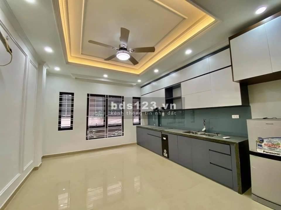 Nhà Lai Xá ngõ rộng ô tô vào nhà sát KĐT Kim Chung, Di Trạch, 5 tầng gần hồ điều hoà