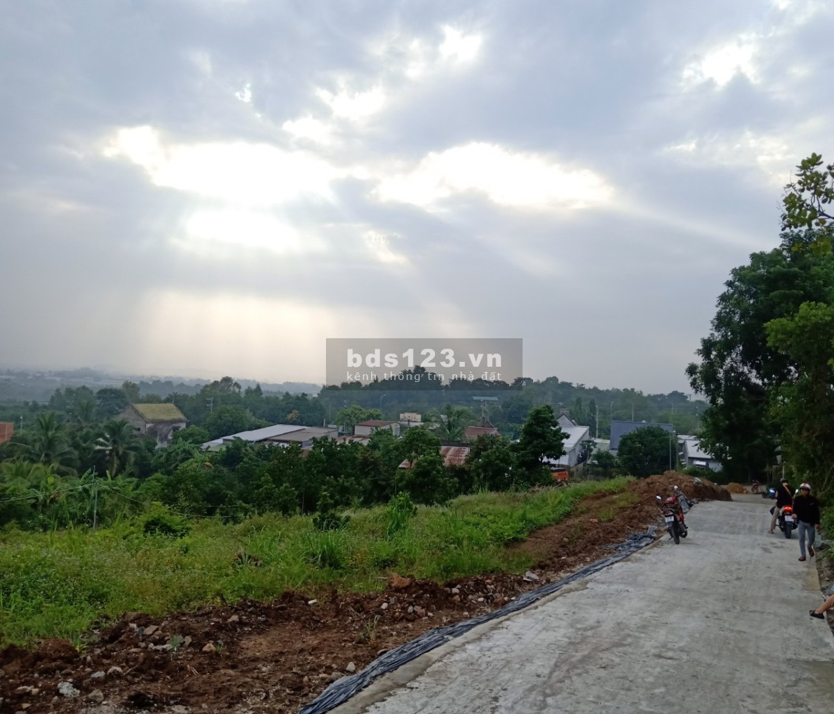 Đất vườn La Ngà, mua về làm quà DT 1000m2 giá 1.2 tỷ view Hồ Trị An