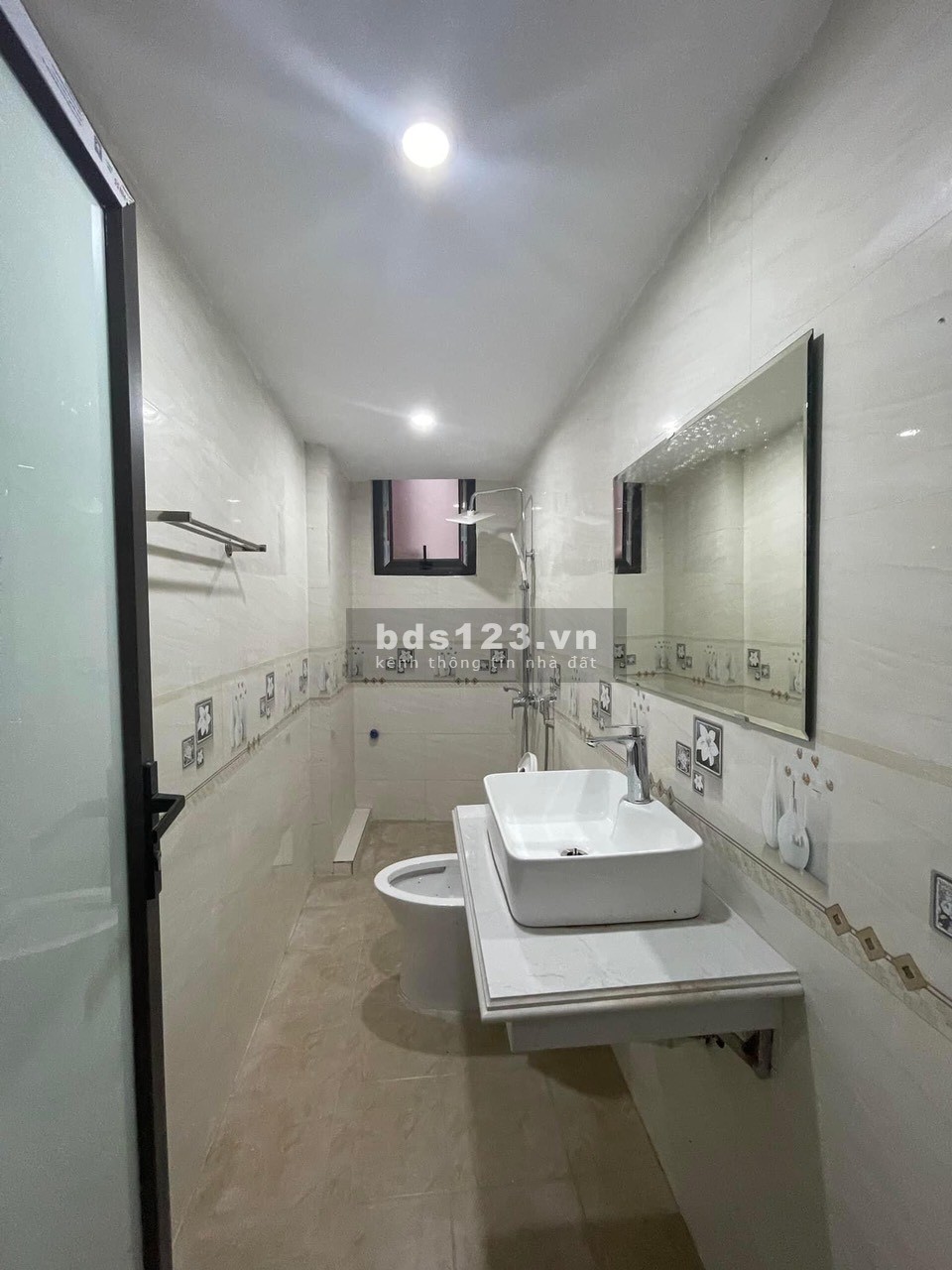 Còn đúng 1 căn 40m2 4 tầng đường Láng Mặt Tiền Khủng trung tâm Quận Đống Đa, giá chỉ 4.75 tỷ