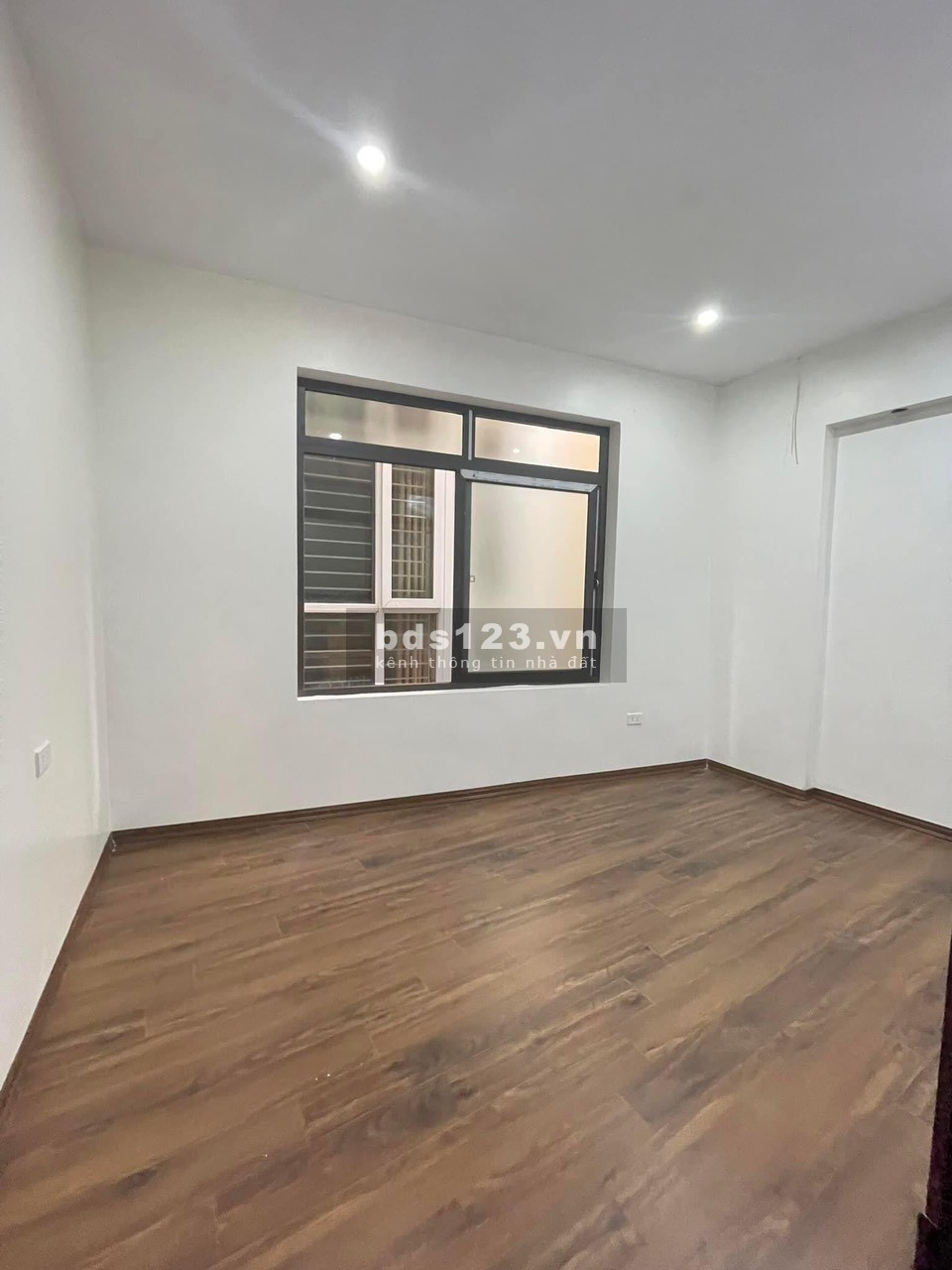 Còn đúng 1 căn 40m2 4 tầng đường Láng Mặt Tiền Khủng trung tâm Quận Đống Đa, giá chỉ 4.75 tỷ