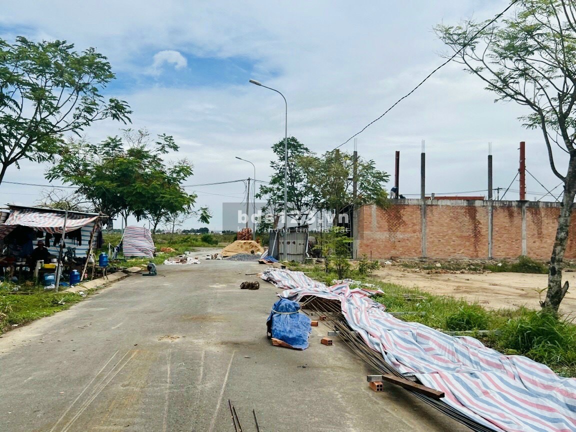 Chính chủ em bán gấp 1 cặp ngay đường 36m gần trung tâm thương mại KĐT Daresco