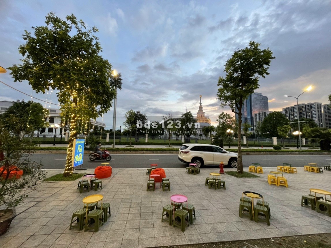 Cần bán căn biệt thự SL San Hô rộng 135m2, view đại học VinUni, kề cận hồ bán rẻ hơn thị trường 3 tỷ