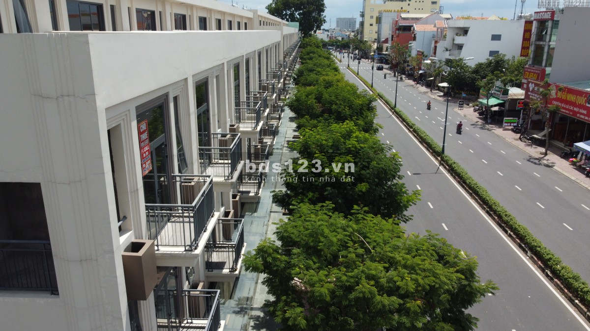 Cho thuê nhà mặt tiền phố Lê Văn Việt. Thích hợp kinh doanh