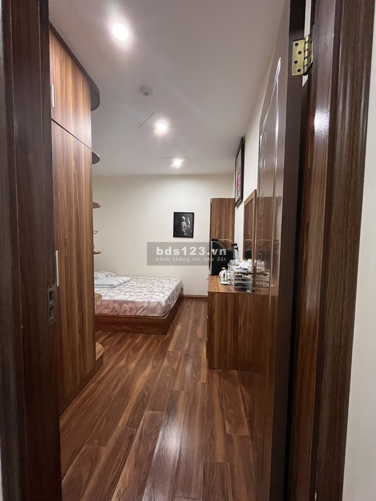 Cần bán căn chung cư mini tại 48 Văn Hương, Đống Đa, Hà Nội.