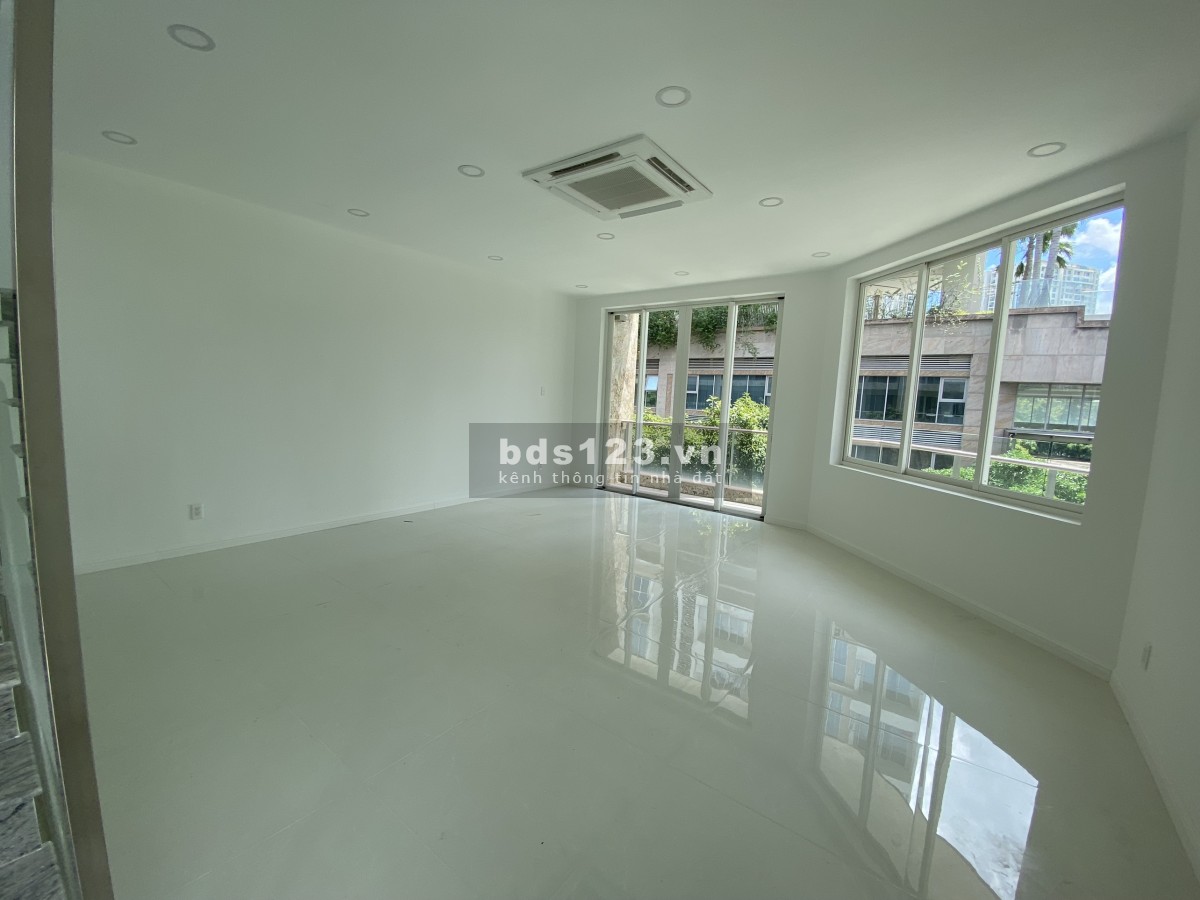 Cho thuê Saritown nhà hoàn thiện, thiết kế đẹp có thang máy 130 triệu/ tháng. Liên hệ 0932 689 228