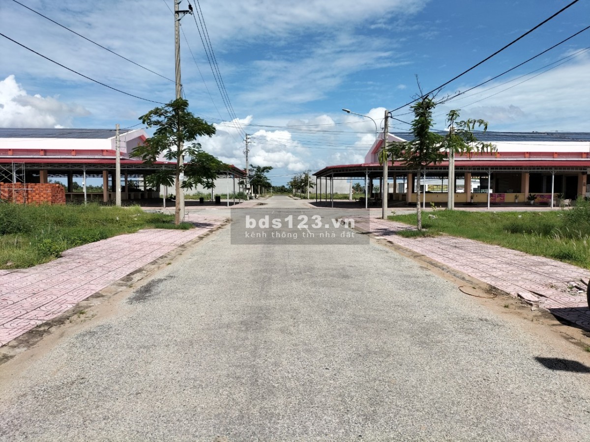 Đất nền mặt tiền chợ trung tâm thị trấn Thạnh Phú, sổ hồng từng nền