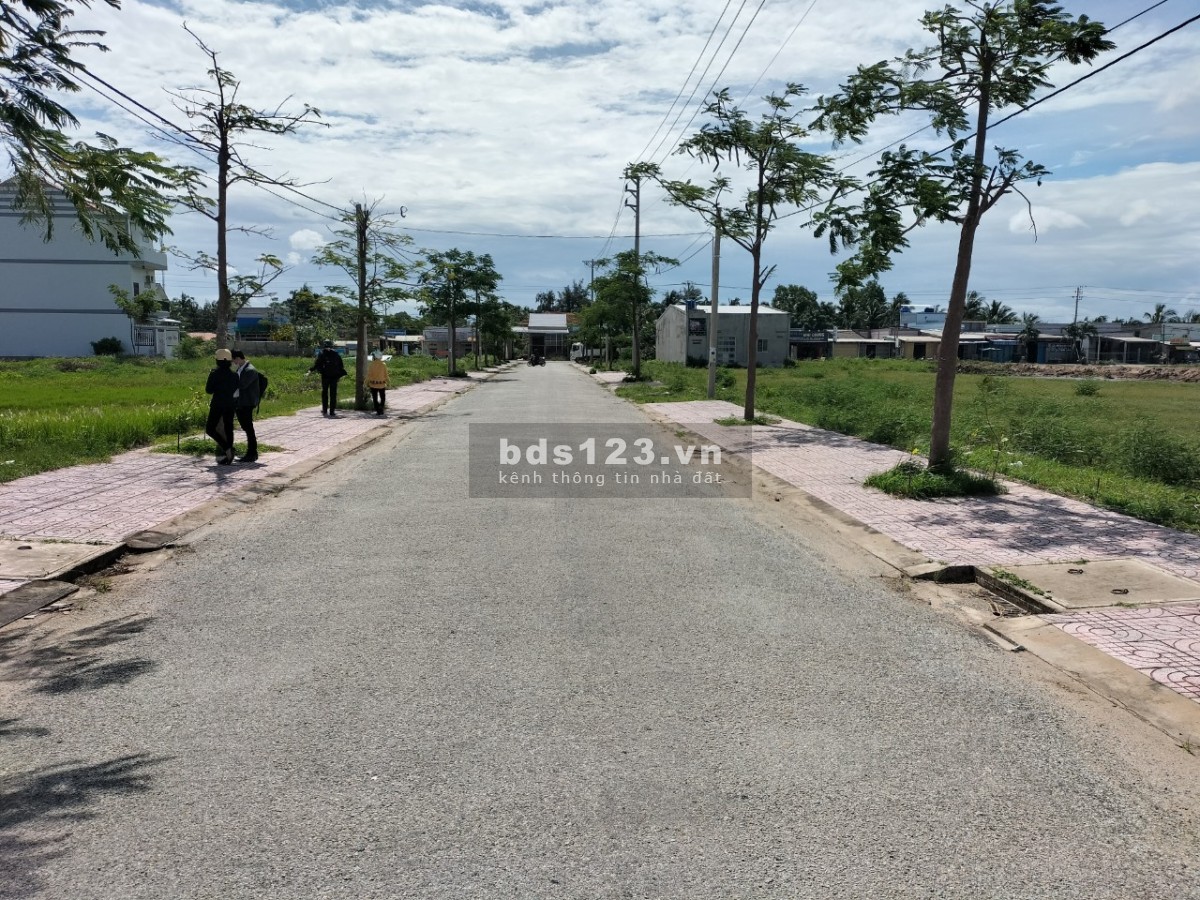 Đất nền mặt tiền chợ trung tâm thị trấn Thạnh Phú, sổ hồng từng nền