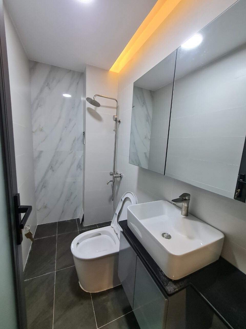 Bán nhà 5 tầng đường Quang Trung- Trung tâm Gò Vấp. Dt 4.2 x 15m. Chỉ 7.x TỈ