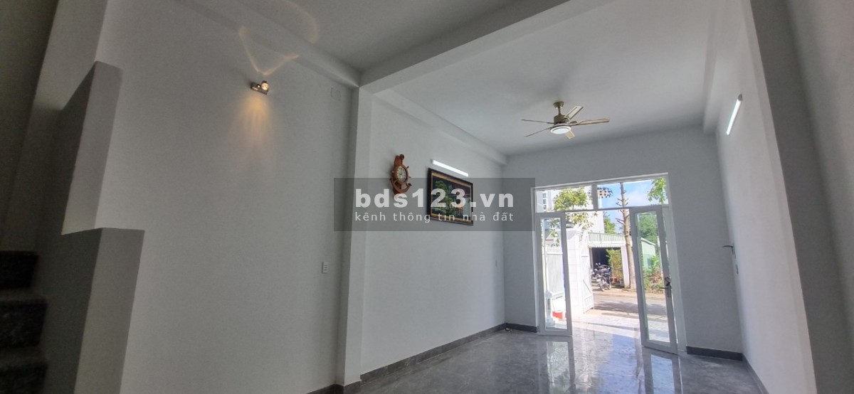 Nhà mới xây dựng 1 trệt, 1 lầu, khu dân cư Long Thạnh Hưng, Chợ Gạo TG, NHỈNH 2 TỶ