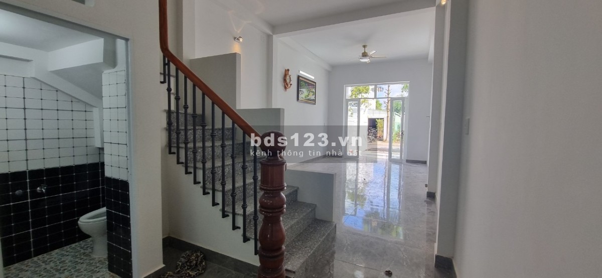 Nhà mới xây dựng 1 trệt, 1 lầu, khu dân cư Long Thạnh Hưng, Chợ Gạo TG, NHỈNH 2 TỶ