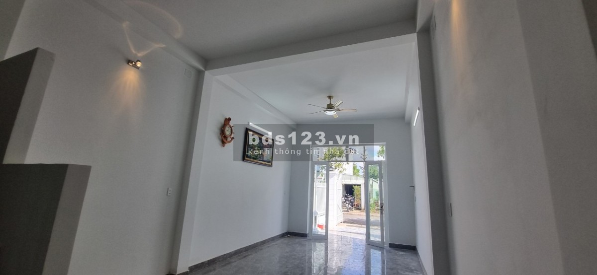 Nhà mới xây dựng 1 trệt, 1 lầu, khu dân cư Long Thạnh Hưng, Chợ Gạo TG, NHỈNH 2 TỶ