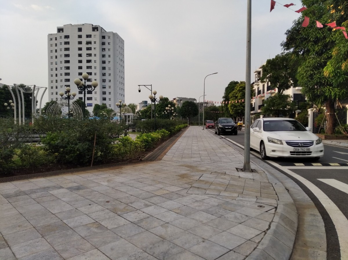 Liền kề Thanh Liệt, Nguyễn Xiển The Eden Rose dtsd 83m2, thang máy giá 13 tỷ