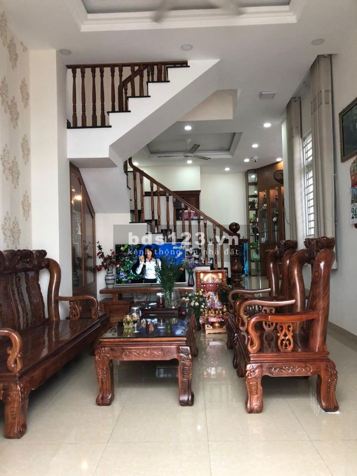 Bán nhà ngay Phạm Văn Đồng nhà đẹp có sân vườn mát mẻ, DT 80m²