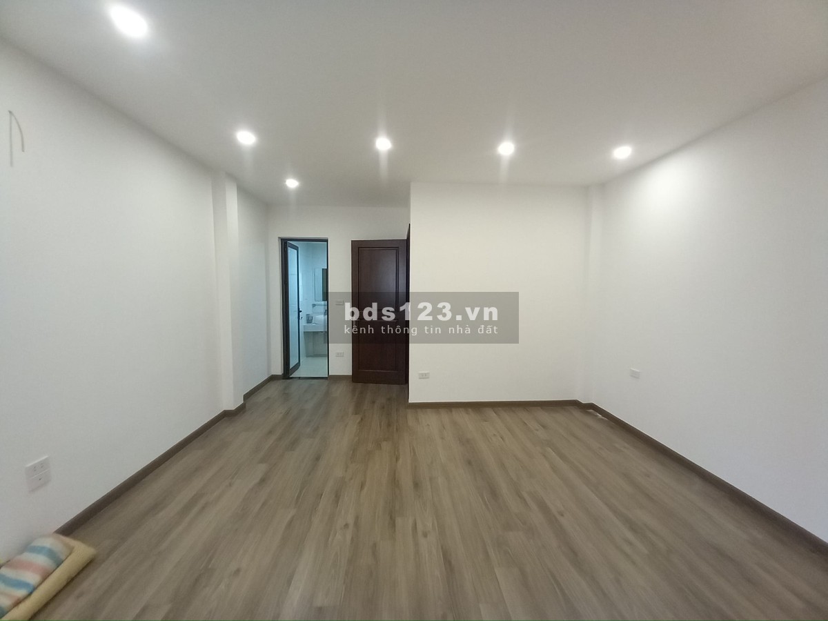 Bán nhà mới xây phố Thuỵ Khuê - trung tâm quận Tây Hồ - DT 40m² x 5 tầng giá 5,8 tỷ đồng