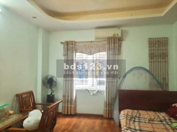 Bán nhà Hoàng Mai 31m x 5 tầng, mặt tiền 4.7m, giá 3.75 tỷ.LH em Lan 0975258510