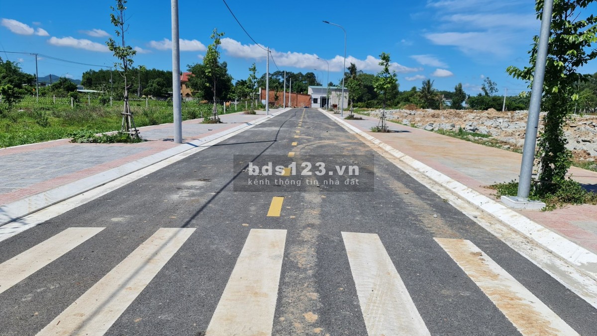 Đất nền vùng ven 4 triệu/m2, full thổ cư mặt tiền đường có sổ hồng riêng, giá tốt