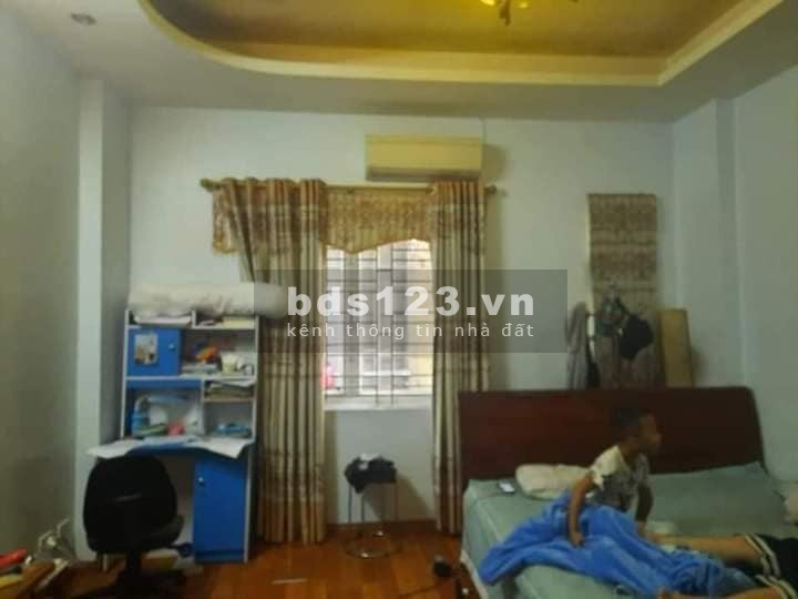Bán nhà Hoàng Mai 31m x 5 tầng, mặt tiền 4.7m, giá 3.75 tỷ.LH em Lan 0975258510