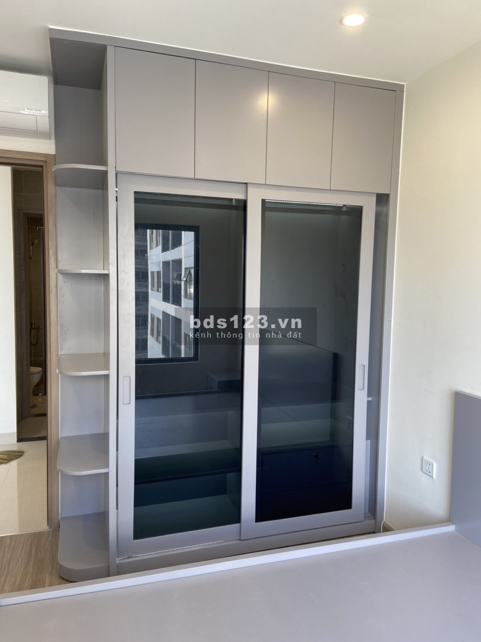 Bán căn hộ 2PN phân khu Rainbow S503 nhà mới 100% có sẵn bếp xịn mịn. Có thể cho thuê ngay.
