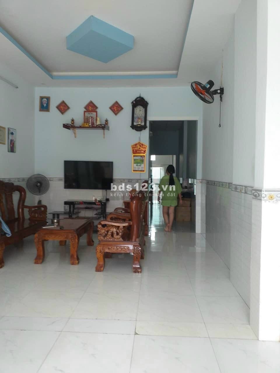 Cần bán gấp căn nhà đang cho thuê 3,5tr tháng, 53m2 giá 1 tỷ 350 ở Trung Chánh Hóc Môn SHR