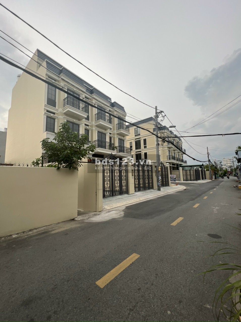 Bán nhà phố Thủ Đức, gần Quốc Lộ 13 LH 0902956997