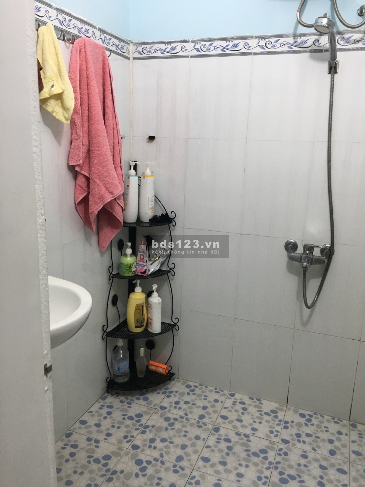 Bán gấp nhà đường Tôn Đản, gần chợ kinh doanh bạt ngàn liên hệ 0935576958