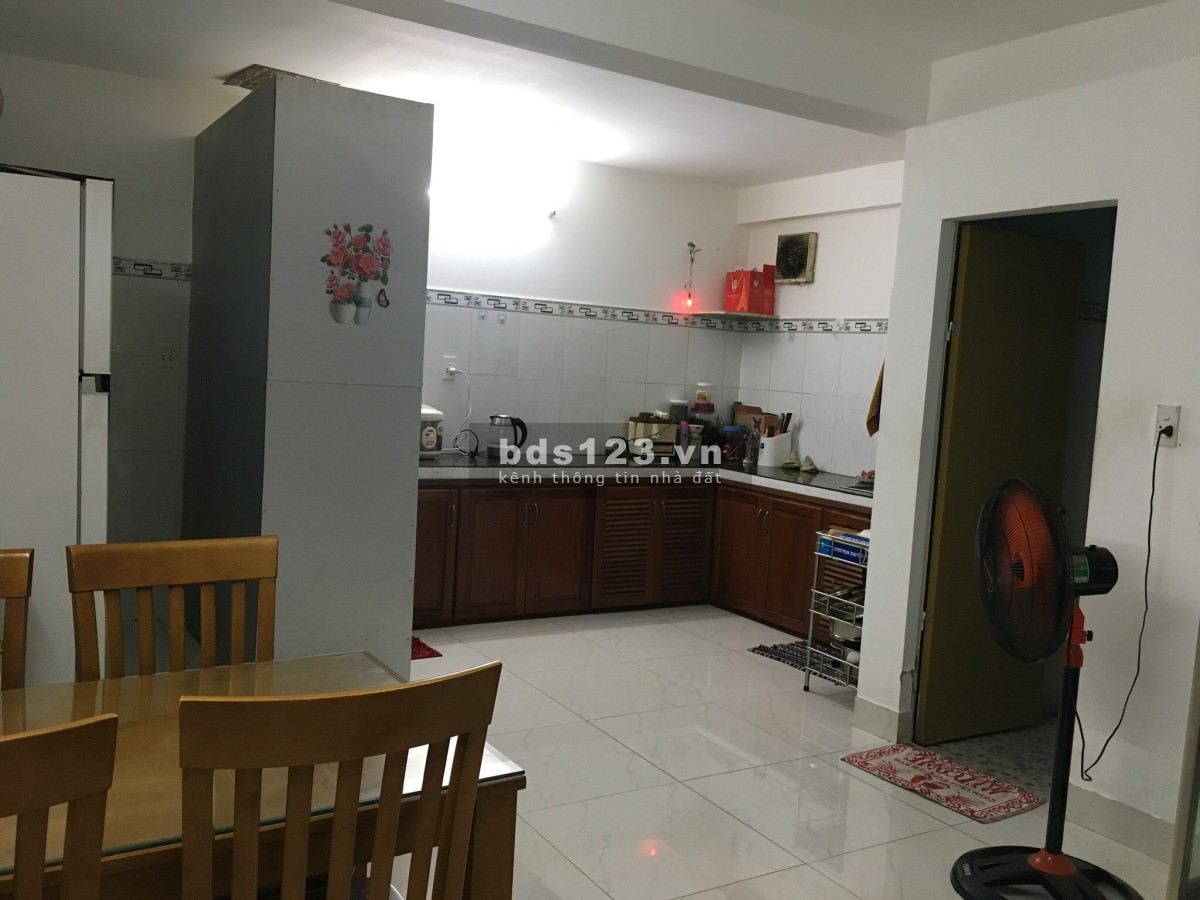 Bán gấp nhà đường Tôn Đản, gần chợ kinh doanh bạt ngàn liên hệ 0935576958