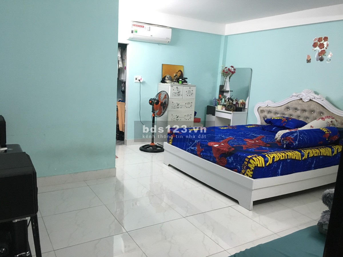 Bán gấp nhà đường Tôn Đản, gần chợ kinh doanh bạt ngàn liên hệ 0935576958