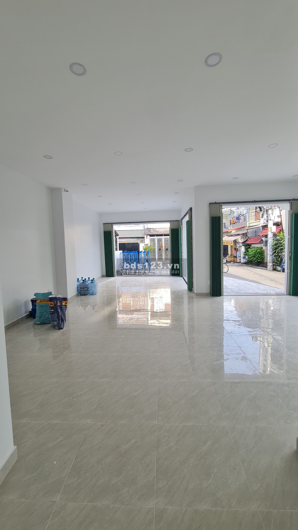 [Urgent] Chính chủ cho thuê mặt bằng kinh doanh tầng trệt mới 100% - 02 mặt tiền đường DHT 42