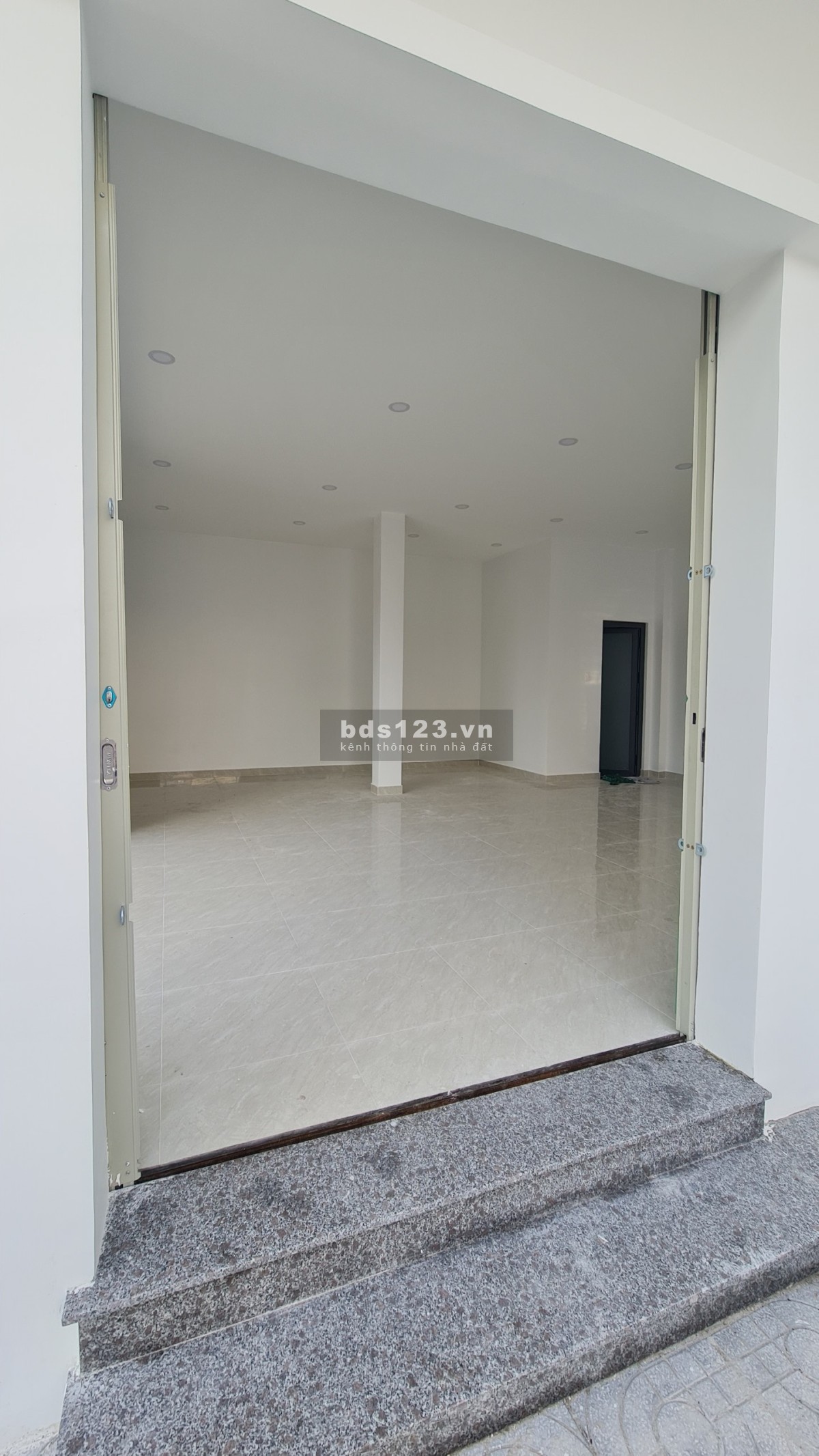 [Urgent] Chính chủ cho thuê mặt bằng kinh doanh tầng trệt mới 100% - 02 mặt tiền đường DHT 42