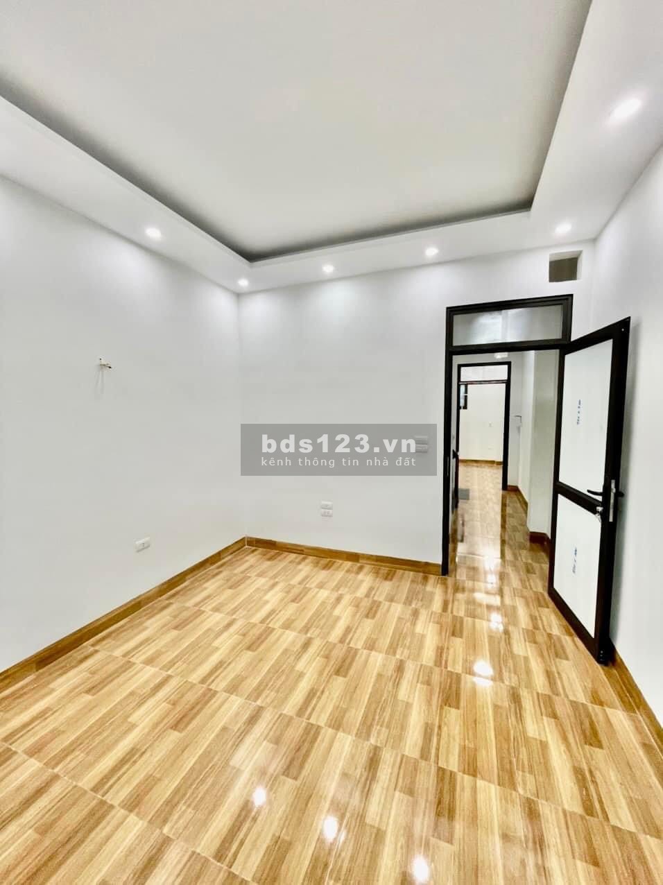 Bán nhanh nhà Nguyễn Khang lô góc kinh doanh đỉnh dtsd 45m2, giá hơn 6 tỷ