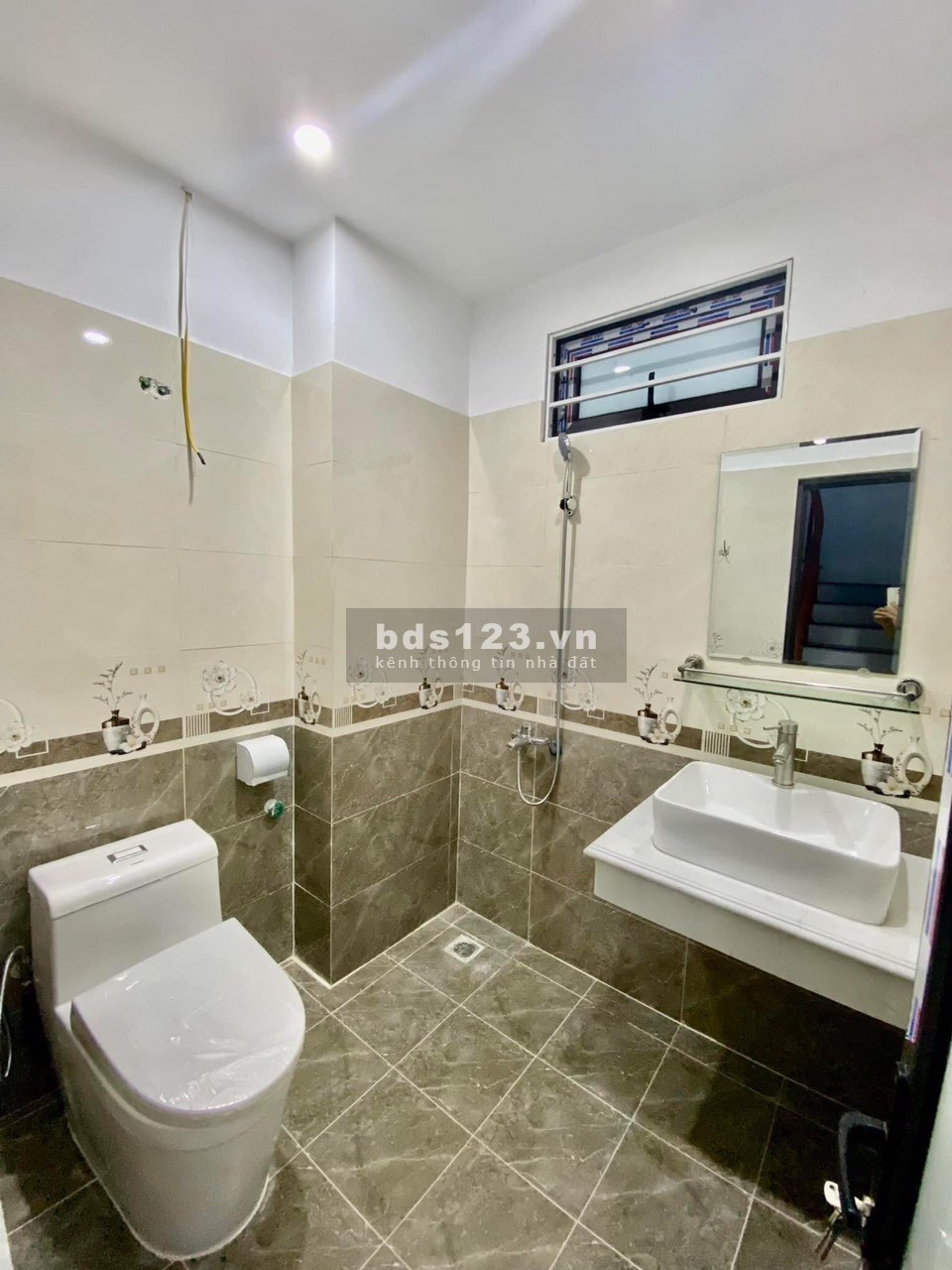 Bán nhanh nhà Nguyễn Khang lô góc kinh doanh đỉnh dtsd 45m2, giá hơn 6 tỷ