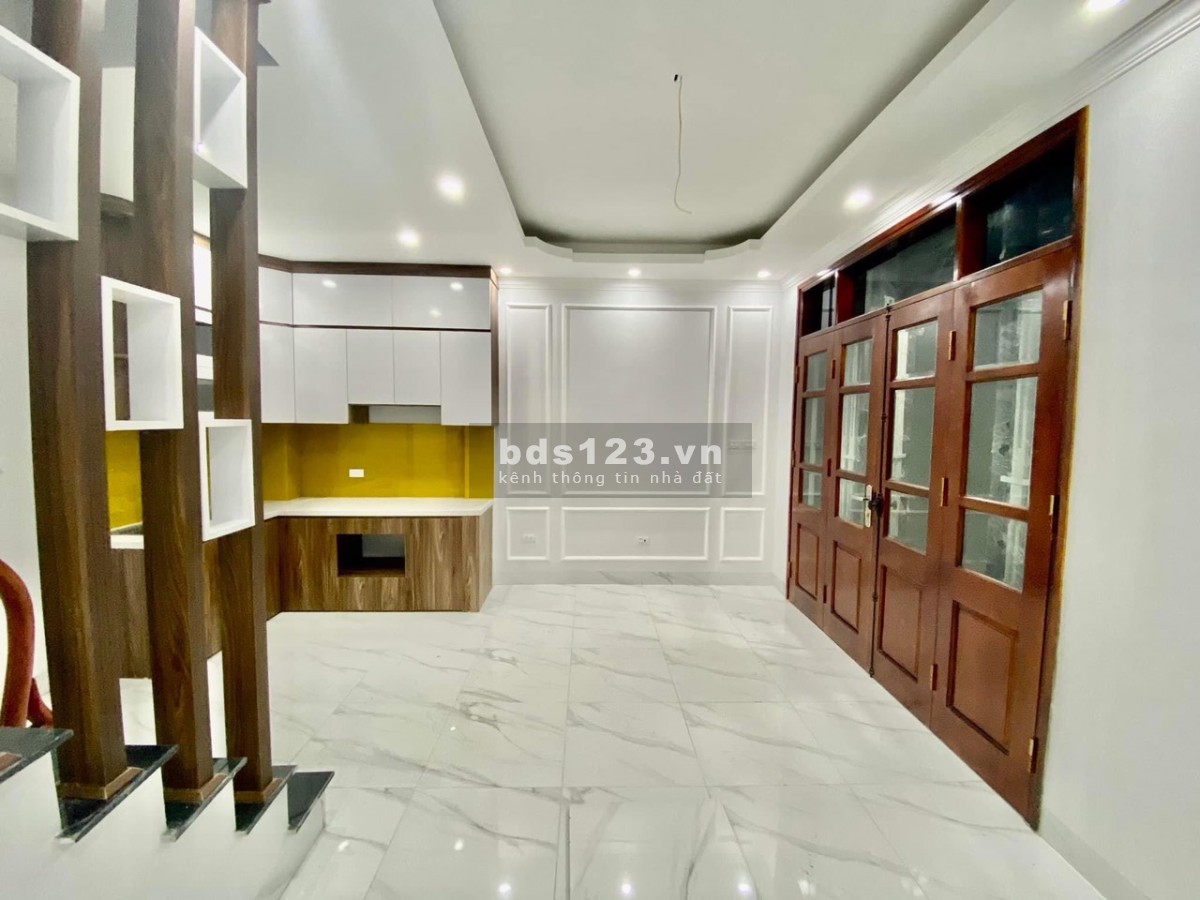 Bán nhanh nhà Nguyễn Khang lô góc kinh doanh đỉnh dtsd 45m2, giá hơn 6 tỷ