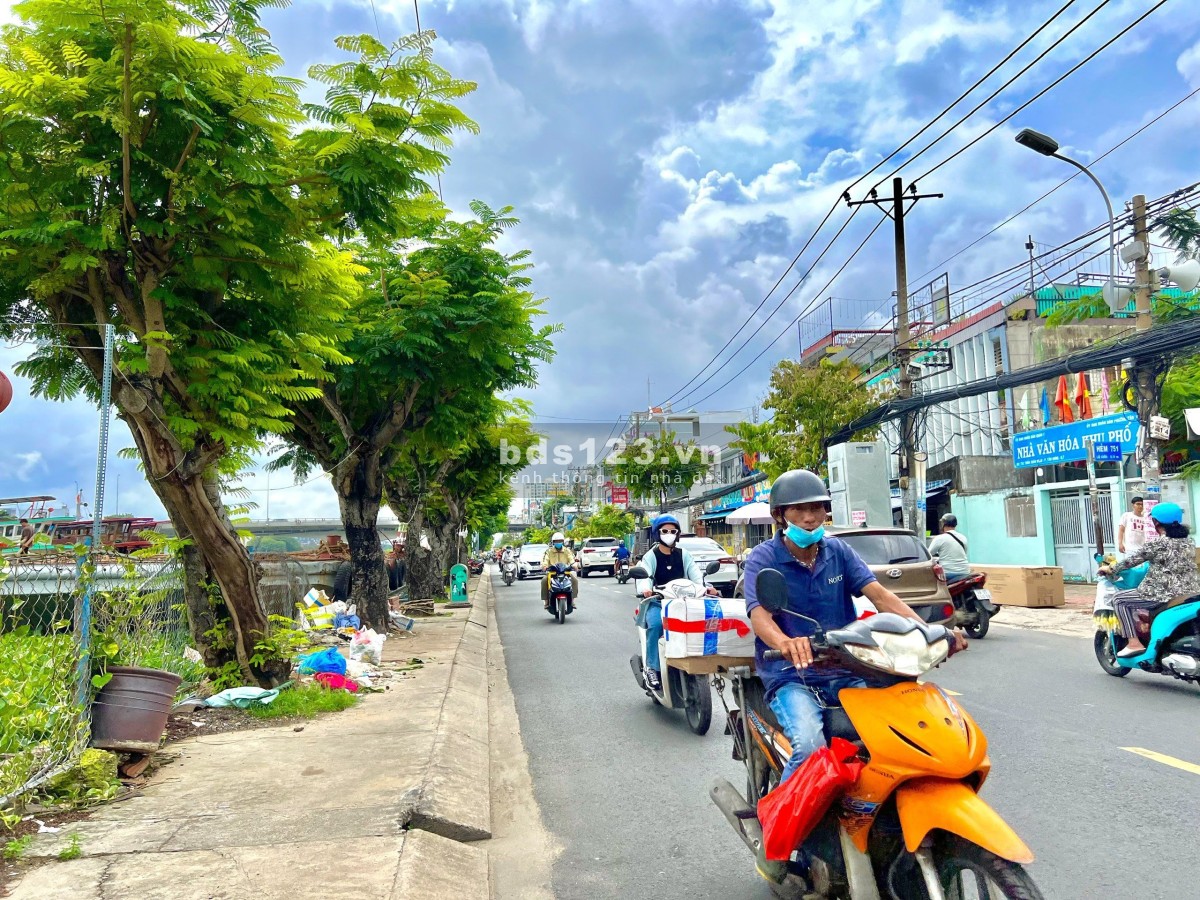 Bán nhà căn góc 2 mặt tiền đường Trần Xuân Soạn, Quận 7 có 1 lầu giá 15 tỷ