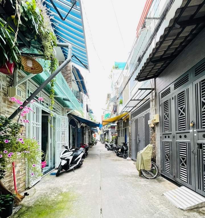 Bán nhà hẻm xe hơi đậu cửa giá 2.7 tỷ, Quận Tân Bình, siêu hiếm pháp lý chuẩn